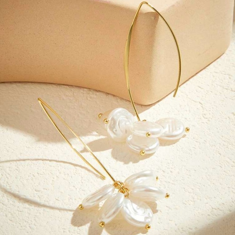 Anthropologie “Freshwater Pearl Disc Cluster” Elongated Open Loop Gold Wire Hoop - Picture 6 of 16